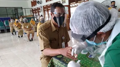 [ilustrasi] Para guru di Kota Solo wajib mengikuti rapid test sebelum uji coba sekolah tatap muka. (Ayojakarta/Budi Cahyono)