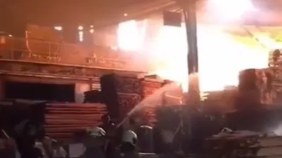 Kebakaran di pabrik mebel PT Wintrad Jaya di kawasan Cakung, Jakarta Timur, Minggu (9/8/2020)/ instagram @info_jakartatimur