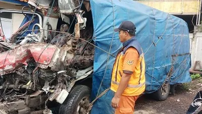 Salah satu bangkai kendaraan terlibat tabrakan beruntung di Tol Cipali. (dok)