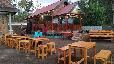 Kedai Lamor Coffee di lereng Gunung Kelud (LAZ Al Azhar)