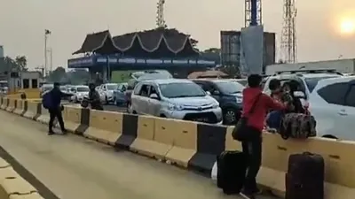 Kemacetan parah terjadi di jalan tol menuju Bandara Soetta pada hari kepulangan Imam Besar FPI Habib Rizieq Syihab dari Arab Saudi, Selasa (10/11/2020) / Dok. Warga (Yanto)