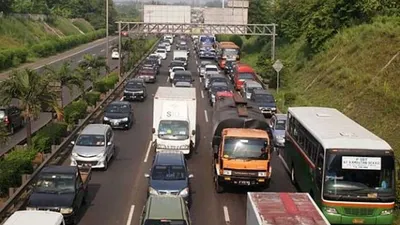 Kemacetan di sekitar lintasan tol Jatiasih, Kota Bekasi, Jawa Barat, karena kepadatan kendaraan dari Tol Lingkar Luar Jakarta ke arah Tol Jakarta-Cikampek/Tempo.co