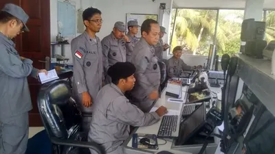Kepala Bakamla, Laksdya TNI Aan Kurnia tinjau satuan wilayah Bakamla RI di  Batam (Humas Bakamla)