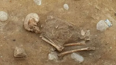 Kerangka misterius seorang wanita yang meninggal lebih dari 4.000 tahun yang lalu telah ditemukan di Jerman. (Philipp Roskoschinski/Archaeros via foxnews)