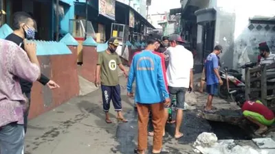 kegiatan kerja bakti Kali Sentiong / barat.jakarta.go.id