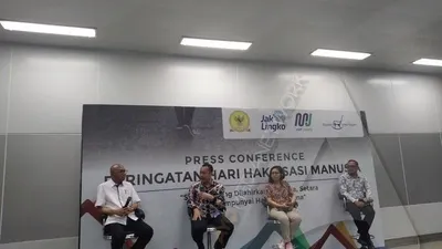 Ketua Komnas HAM, Ahmad Taufan Damanik di Stasiun Bunderan HI (Ayojakarta.com/Dhika Alam Noor)