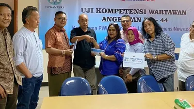 PWI Jaya Peduli Salurkan Donasi untuk Korban Banjir Jakarta
