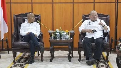 Ketua Umum PWI, Atal S. Depari (kiri) bersama Ketua DPD RI, La Nyalla Mattalitti (Dok. Humas PWI)