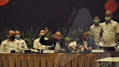 Ketua Umum PSSI Mochamad Iriawan saat memimpin Extraordinary Club Meeting di Royal Ambarukmo Hotel, Yogyakarta, Selasa (13/10/2020). (Ayojakarta.com/Budi Cahyono)