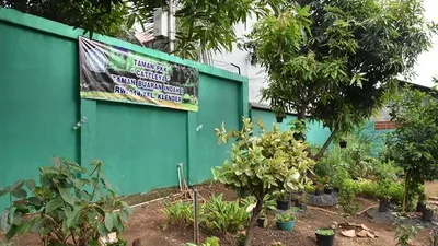 Kreatif! Warga RW 14 Kelurahan Klender Sulap Lahan Tidur Jadi Taman