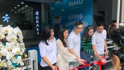 Artis Raffi Ahmad bersama istri Nagita Slavina dan jajaran ACR Corp meresmikan gerai Kokali di Lippo Mall Puri/Ayojakarta.com