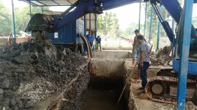 Pengerjaan perluasan dan pendalaman Kolam Rumah Pompa Patra (beritajakarta.id/Rudi Hermawan)