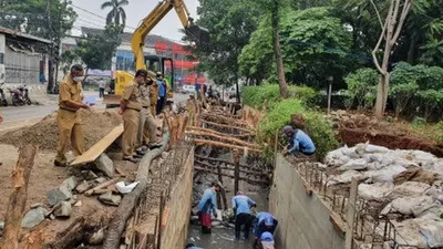 proses pembangunan kolam olakan / beritajakarta.id