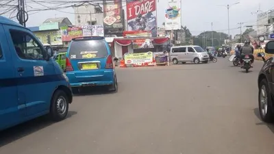 Kondisi check point Simpang Pasar Cibinong yang menjadi titik penyekatan mudik di kawasan Bogor. [Suara.com/Novian Ardiansyah]