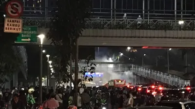 Suasana di depan Mapolda Metro Jaya, Senin malam (30/9/2019)/Istimewa