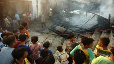 Korban Kebakaran Warakas Terima Bantuan Sudinsos Jakut