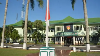 Korem 071/Wijayakusuma mengibarkan bendera merah putih setengah tiang (dok Kupas Merdeka)