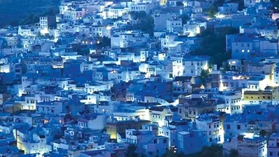 Shafshawan alias Chefchaouen disebut sebagai Al-Azraq alias Kota Biru, sebab mayoritas gedung bahkan jalan di Maroko Barat Laut itu berwarna serba biru.