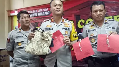 Kapolsek Metro Tanah Abang AKBP Lukman Cahyono dalam rilis pencurian kotak amal di Polsek Metro Tanah Abang, Selasa (5/10/2019)/Antaranews