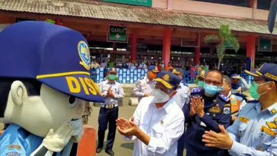 Menhub Budi Karya Sumadi saat meninjau Terminal Kampung Rambutan/dok: beritajakarta.id