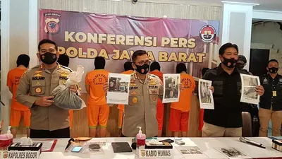 Pelaku pelemparan bom molotov di Bogor. (Ayobandung/Fichrii Hakiim)