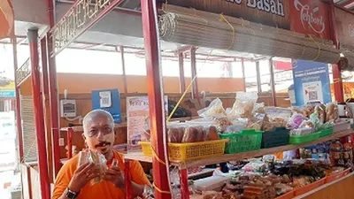 Omzet penjualan kue basah turun drastis selama pandemi Covid-19. (Ayobogor/Husnul Khatimah)