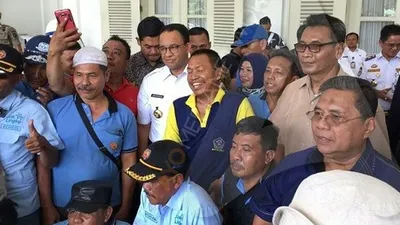 Pengurus KWK Jakut berfoto bersama Gubernur Anies Baswedan usai pertemuan di Balai Kota (Ayojakarta.com/Aprilia Rahapit)