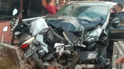 Kecelakaan beruntun di Kebon Pedes Bogor, mobil ringsek (dok)
