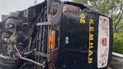 Bus jemputan ASN Kementerian Pertahanan kecelakaan di KM3 Tol Jagorawi, Cililitan, Jakarta Timur, Senin (14/9/2020). dok