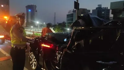 Kecelakaan di Tol Layang Slipi Terjadi Pagi Tadi