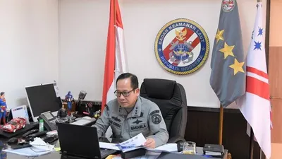 Kepala Bakamla RI, Laksdya TNI Aan Kurnia, saat Rapat Koordinasi (Rakor) online di ruang kerjanya, Mabes Bakamla RI, Jalan Proklamasi Nomor 56, Menteng, Jakarta Pusat. (Dok. Humas Bakamla)