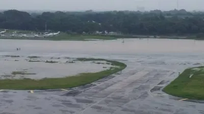 Penampakan landasan pacu Bandara Halim Perdanakusuma kebanjiran (Kompas.tv)