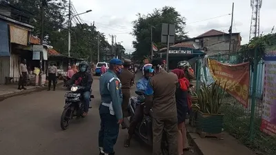 Patroli penerapan PSBB di Jakarta Utara (Dispen Lantamal III Jakarta)