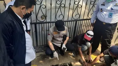 Jajaran Komisi III DPR RI melakukan inspeksi dadakan (sidak) ke Lapas Tangerang untuk melihat lokasi kaburnya narapidana asal China, Cai Changpan yang diketahui melarikan diri dari tahanan pada Senin (14/9) lalu.  Foto: Republika/Eva Rianti