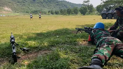Pelihara Kemampuan, Personel Satgas Yonmek TNI Konga Gelar Latihan Menembak