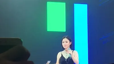 Penyanyi solo asal Korea, Lee Hi, saat mengisi acara Super K-Pop Festival 2019 hari kedua, Minggu (29/9/2019)/Ayojakarta.com