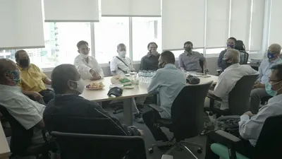 Legenda timnas Indonesia saat berkunjung ke Kantor PSSI, Selasa (7/7/2020). (dok PSSI)