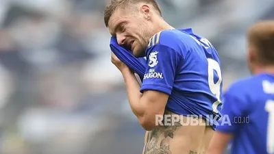 Ekspresi sriker Leicester City Jamie Vardy saat timnya dikalahkan Tottenham Hotspur 0-3, Minggu  (19/7).  Foto: EPA-EFE/Michael Regan/NMC/Pool