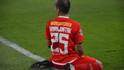 Ingin Miliki Jersey dan Sepatu Riko Simanjuntak Sambil Beramal? Ini Caranya