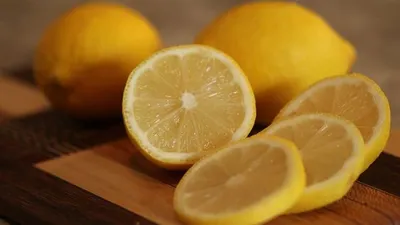 Lemon. (unsplash/@sarahjgualtieri)