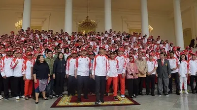 Presiden Jokowi foto bersama Kontingen Indonesia yang akan berlaga di SEA Games 2019 (Setkab.go.id/Oji)
