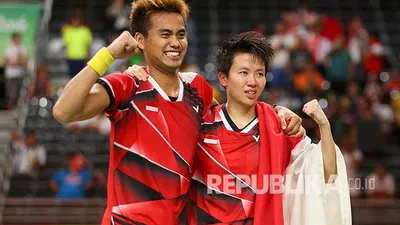 Liliyana Natsir dan Tontowi Ahmad pada Final ganda campuran Olimpiade Rio 2016, Rabu (17/8).  (Foto: Mike Blake/Reuters)