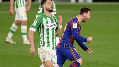 Penyerang Barcelona, Lionel Messi melakukan selebrasi setelah mencetak gol ke gawang Real Betis dalam laga pekan ke-22 Liga Spanyol (Real Betis vs Barcelona) di Stadion Benito Villamarin, Senin (8/2/2021) dini hari WIB. [CRISTINA QUICLER / AFP].