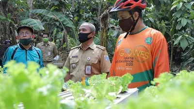 Wali Kota Jakarta Timur meninjau kesiapan RW 02 mengikuti lomba Program Kampung Iklim (Proklim)/dok: timur.jakarta.go.id