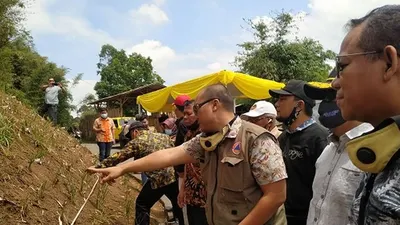 Kabupaten Bandung gunakan polymer dan vetiver tahan longsor. (Ayobandung/Mildan Abdalloh)