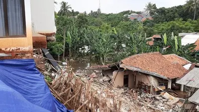 kondisi longsor di Ciganjur/ Suara.com