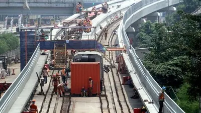 Pembangunan lintasan LRT Jabodebek di Jakarta Timur/Antara