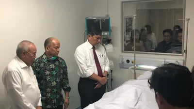 Menteri Koordinator (Menko) Bidang Kemaritiman Luhut B. Pandjaitan melihat jenazah almarhum Presiden Republik Indonesia (RI) ke-3 BJ Habibie di RSPAD Gatot Subroto, pada Rabu (11/9/2019) sore/Istimewa