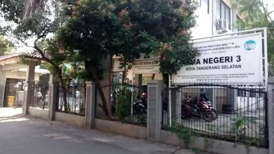 Lurah Benda Baru berinisial SA mengamuk dan merusak fasilitas sekolah SMAN 3 Kota Tangerang Selatan (Tangsel) yang berada di Kelurahan Benda Baru, Pamulang. (ilustrasi)