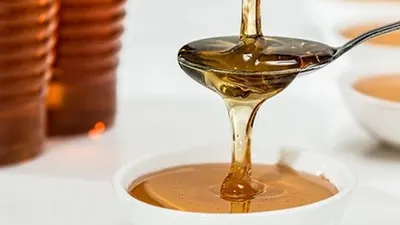 Mengonsumsi madu dapat mengurangi gejala asma seperti batuk. (Steve Buissine/Pixabay)